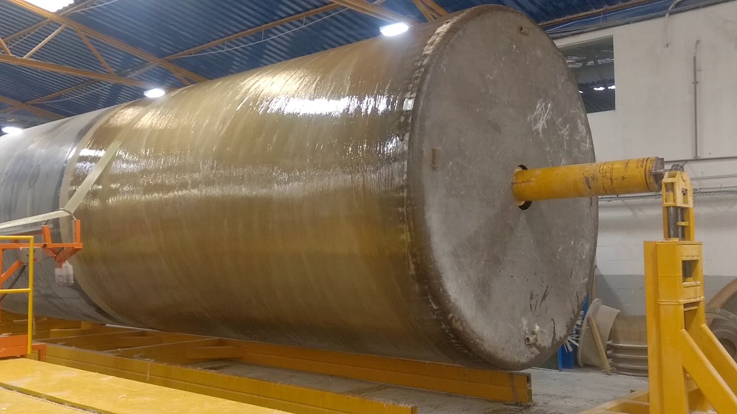 Tanque de grande porte fabricado por enrolamento filamentar